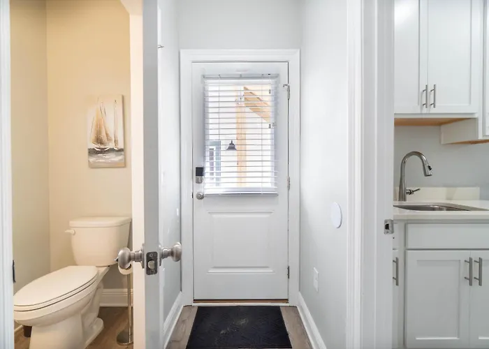 Urban Vista & Flat - Family Friendly, Downtown *