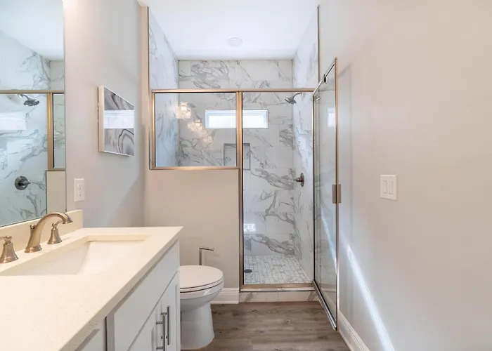 Urban Vista & Flat - Family Friendly, Downtown Holiday home *