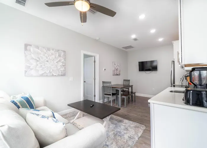 Urban Vista & Flat - Family Friendly, Downtown * Pensacola