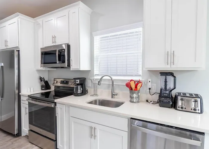 Urban Vista & Flat - Family Friendly, Downtown Holiday home *