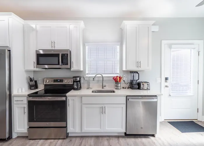 Urban Vista & Flat - Family Friendly, Downtown Holiday home Pensacola