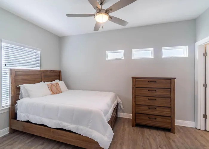 Urban Vista & Flat - Family Friendly, Downtown *