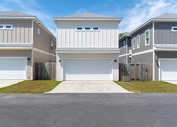 Urban Vista & Flat - Family Friendly, Downtown Pensacola