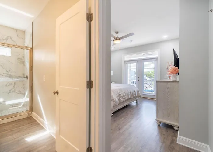 Urban Vista & Flat - Family Friendly, Downtown * Pensacola