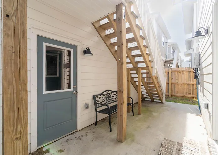 Urban Vista & Flat - Family Friendly, Downtown Holiday home