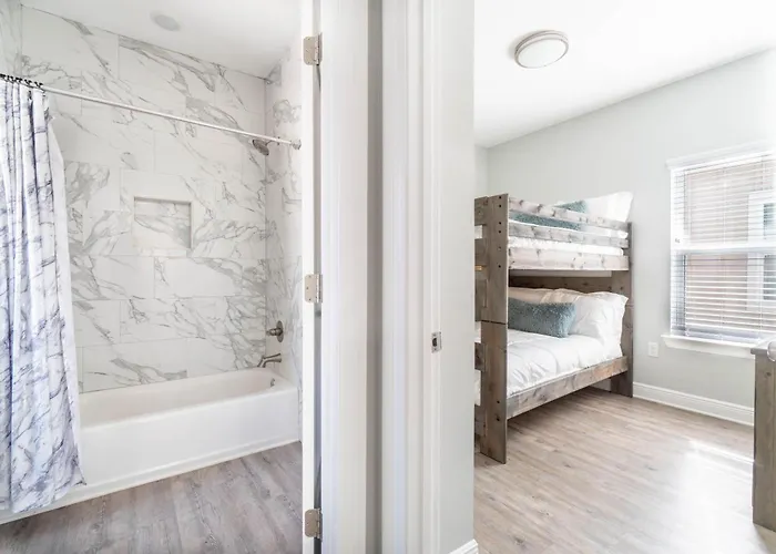 Urban Vista & Flat - Family Friendly, Downtown *