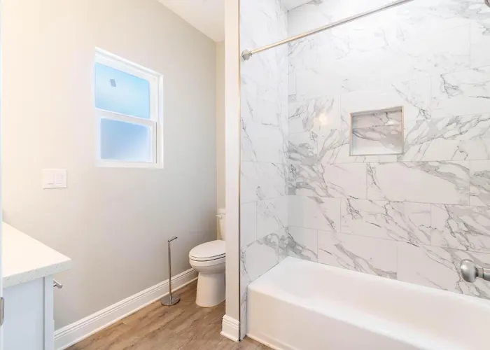 Urban Vista & Flat - Family Friendly, Downtown Pensacola