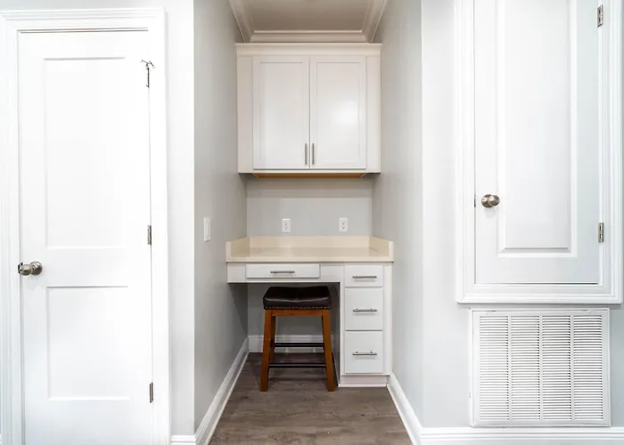 Urban Vista & Flat - Family Friendly, Downtown * Pensacola