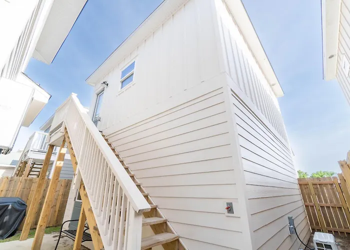 Urban Vista & Flat - Family Friendly, Downtown Pensacola
