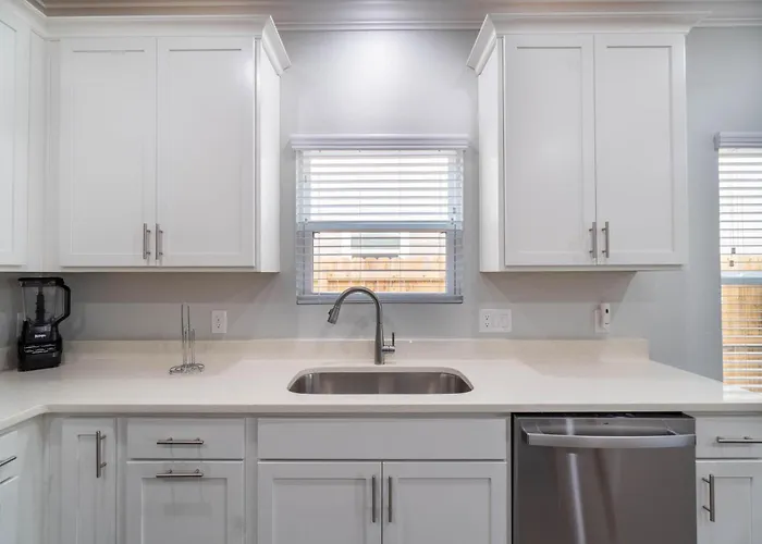 Urban Vista & Flat - Family Friendly, Downtown Holiday home *